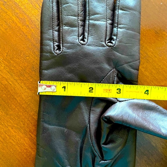 Thinsulate Women’s Brown Leather Gloves - Picture 6 of 9